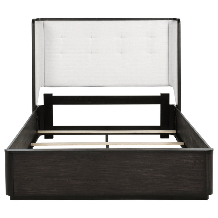 Leandro Wingback Bed