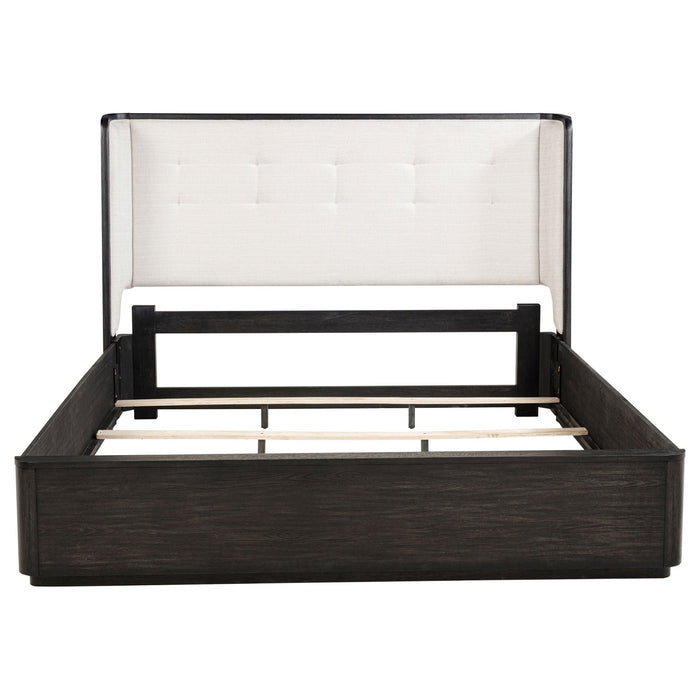 Leandro Wingback Bed
