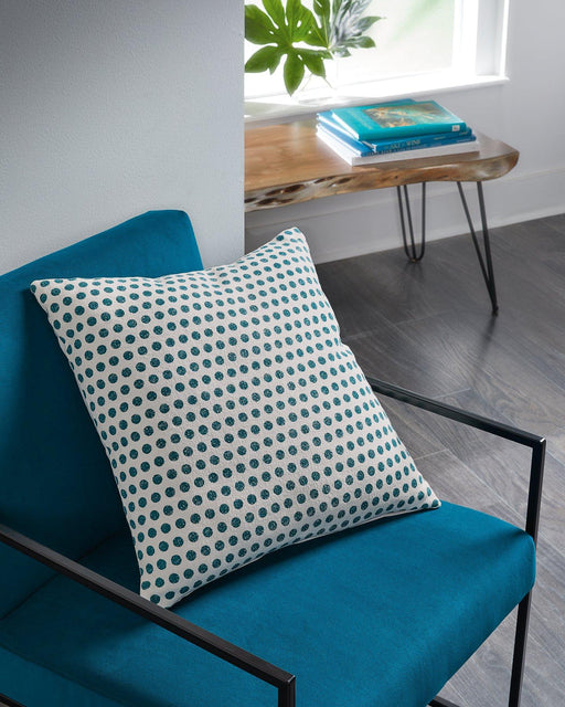 Monique Pillow - Zara Furniture (Kissimmee,FL)