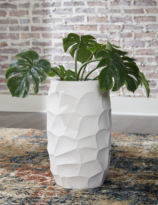 Patenleigh Vase - Zara Furniture (Kissimmee,FL)
