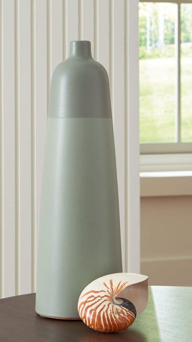 Peerland Vase - Zara Furniture (Kissimmee,FL)