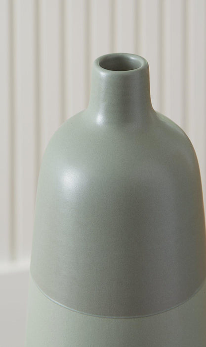 Peerland Vase - Zara Furniture (Kissimmee,FL)