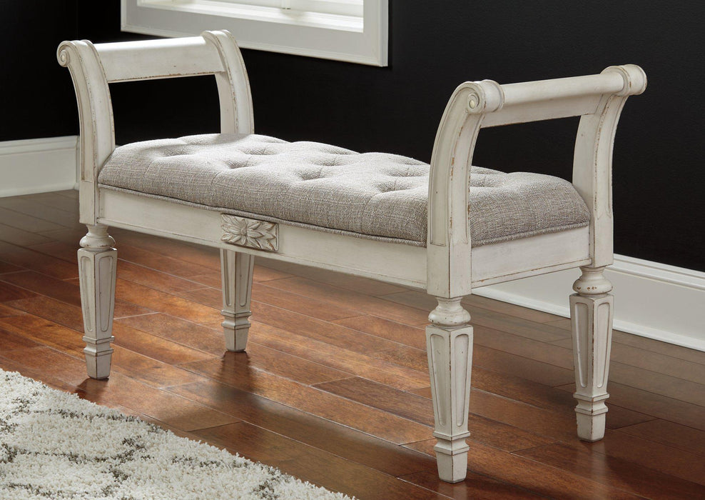 Realyn Accent Bench - Zara Furniture (Kissimmee,FL)