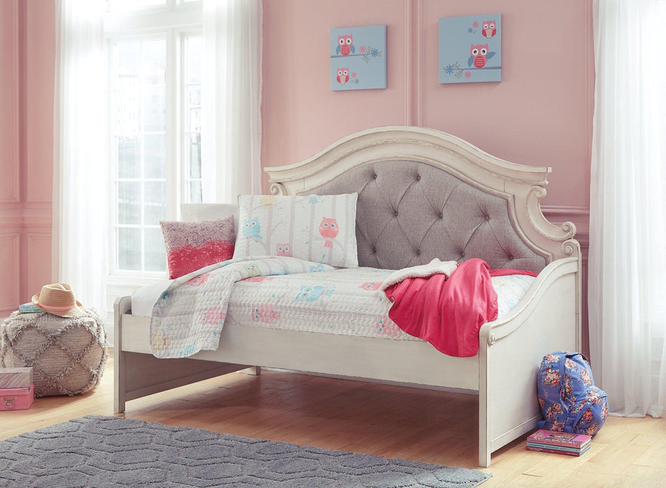 Realyn Bed - Zara Furniture (Kissimmee,FL)
