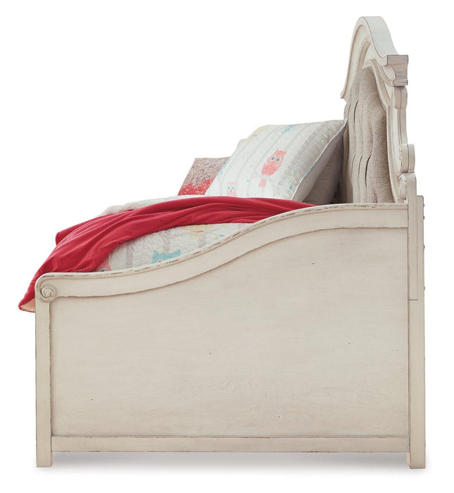 Realyn Bed - Zara Furniture (Kissimmee,FL)