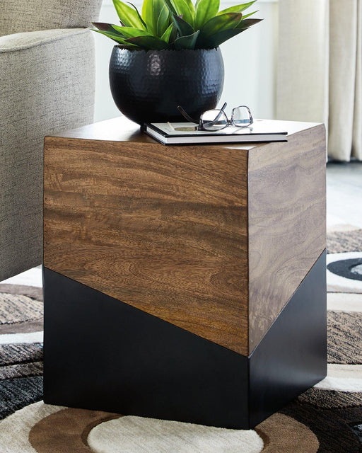 Trailbend Accent Table - Zara Furniture (Kissimmee,FL)