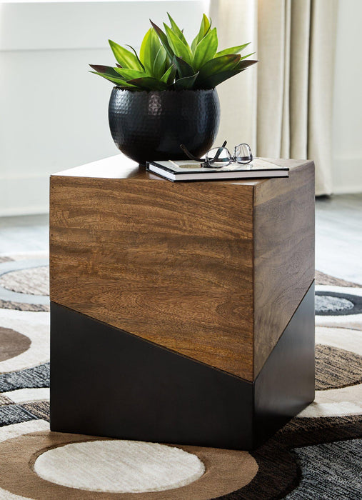 Trailbend Accent Table - Zara Furniture (Kissimmee,FL)