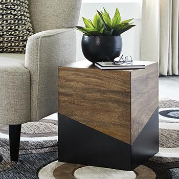 Trailbend Accent Table - Zara Furniture (Kissimmee,FL)