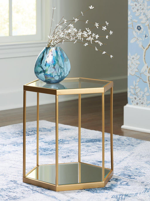 Veerwick Accent Coffee Table - Zara Furniture (Kissimmee,FL)